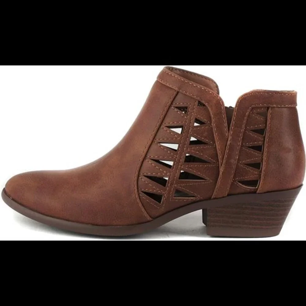 New Soda CHANCE Womens Perforated Cut Out Stacked Block Heel Ankle Booties - Picture 4 of 5